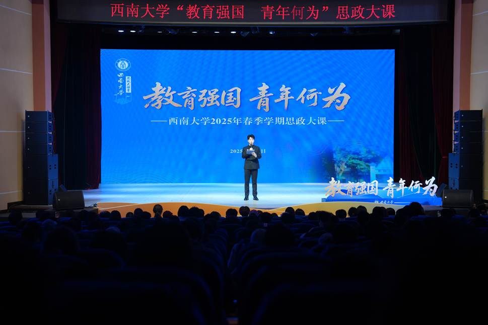 人们在看台上的人在电视前 AI 生成的内容可能不正确。